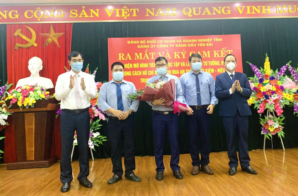 Đảng ủy Khối cơ quan và doanh nghiệp tỉnh tổ chức ra mắt và ký cam kết thực hiện mô hình tiến tiến học tập và làm theo tư tưởng, đạo đức phong cách Hồ Chí Minh “Thi đua an toàn – tiết kiệm – hiệu quả trong sản xuất kinh doanh’’ giai đoạn 2021 – 2023