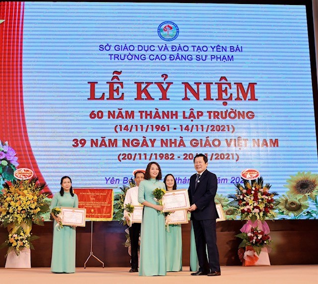 “Đảng viên, Giảng viên Trịnh Thu Hà – Tấm gương sáng về rèn luyện đạo đức cách mạng và chèo lái con thuyền tri thức”