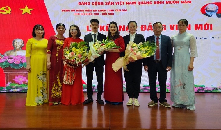 Chi bộ Nội – Hồi sức: Xây dựng tiêu chuẩn người cán bộ y tế “Sáng về y đức – Giỏi về y thuật”