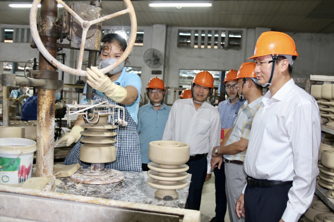 Yên Bái thi đua học và làm theo Bác