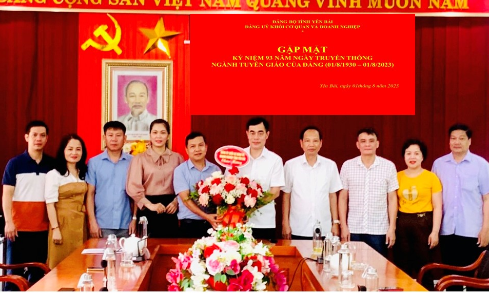 Đảng uỷ Khối tổ chức gặp mặt cán bộ, công chức Ban Tuyên giáo Đảng uỷ Khối nhân kỷ niệm 93 năm Ngày truyền thống ngành Tuyên giáo của Đảng (01/8/1930 – 01/8/2023)