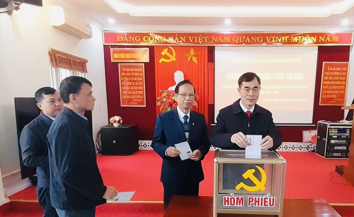 Chi bộ cơ quan Đảng uỷ Khối tổ chức Lễ phát động quyên góp ủng hộ quỹ vì người nghèo năm 2024