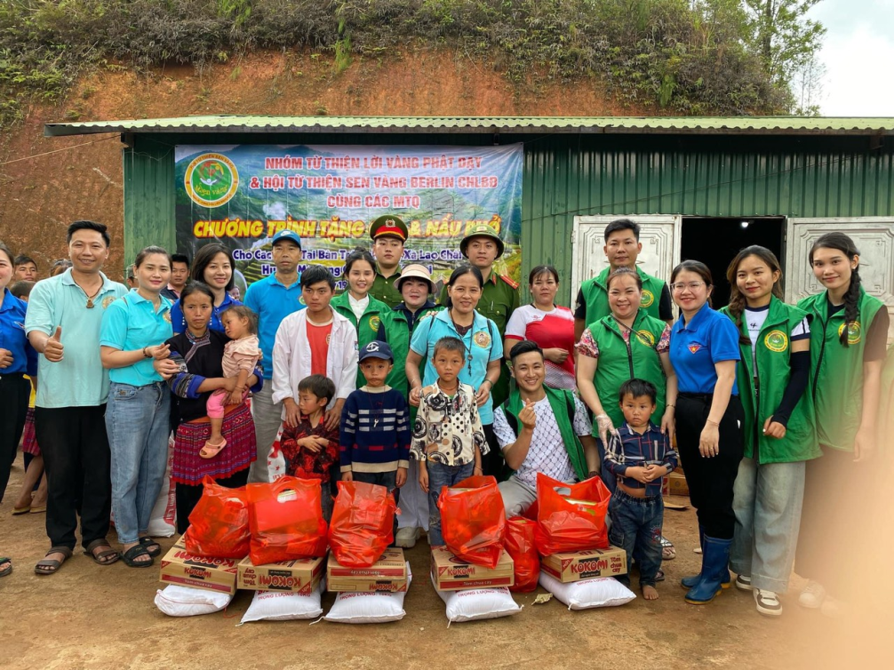 Đoàn Khối cơ quan và doanh nghiệp tỉnh tổ chức chương trình an sinh xã hội tại huyện Mù Cang Chải