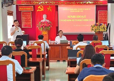 Chi bộ cơ quan Đảng ủy Khối tổ chức sinh hoạt định kỳ tháng 5/2024