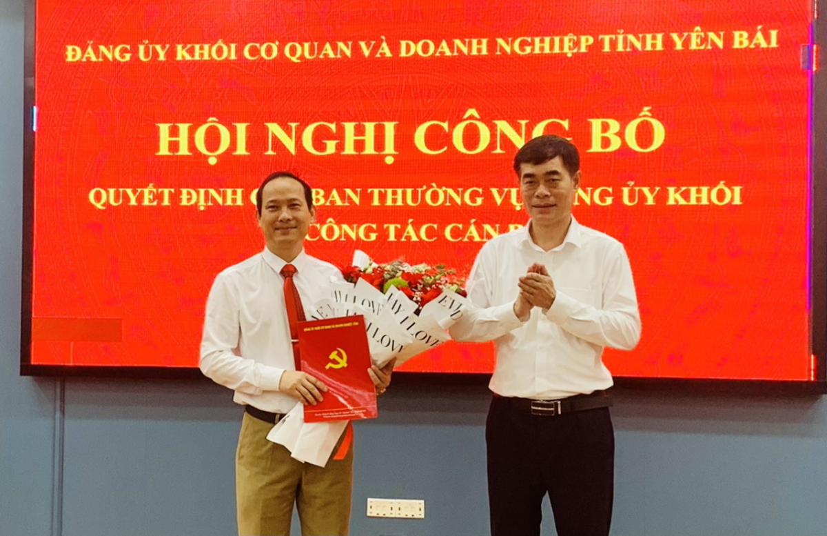 Đồng chí Bí thư Đảng ủy Khối dự hội nghị Công bố Quyết định chuẩn y nhân sự giữ chức vụ Bí thư Đảng uỷ Bảo hiểm xã hội tỉnh Yên Bái, nhiệm kỳ 2020- 2025