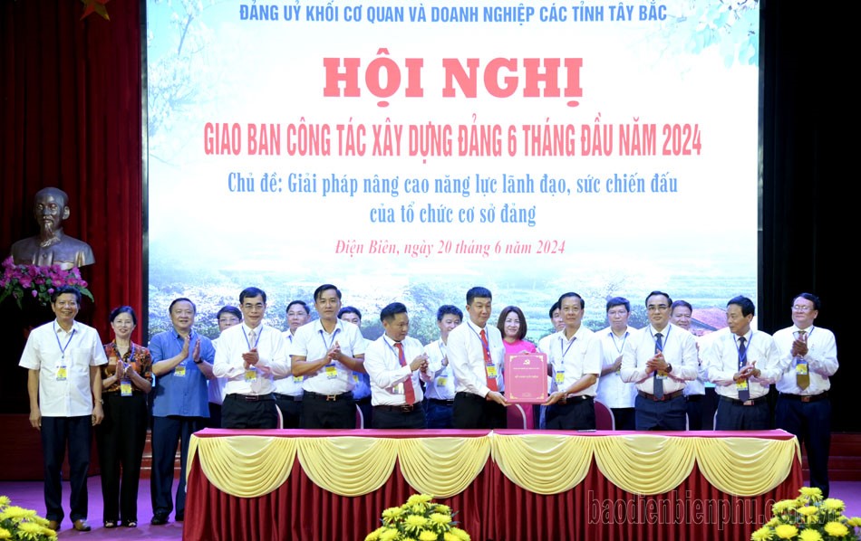 Đồng chí Bí thư Đảng ủy Khối dự Hội nghị giao ban Đảng ủy Khối các tỉnh Tây Bắc 6 tháng đầu năm 2024