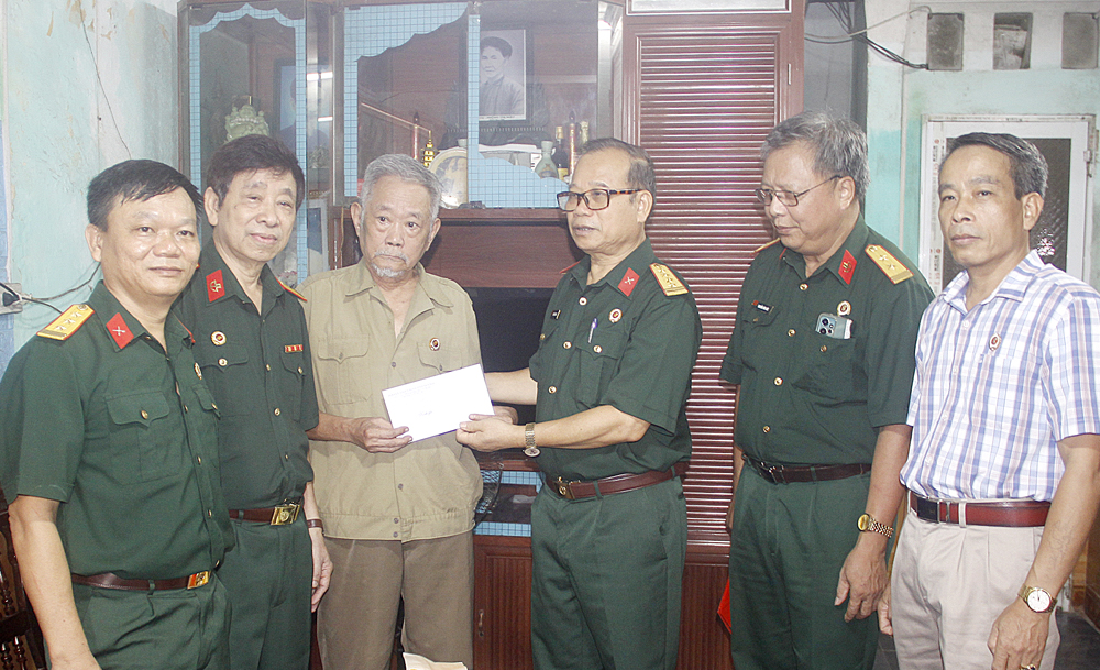 Hội Cựu chiến binh Yên Bái tặng quà hội viên nhiễm chất độc da cam/dioxin