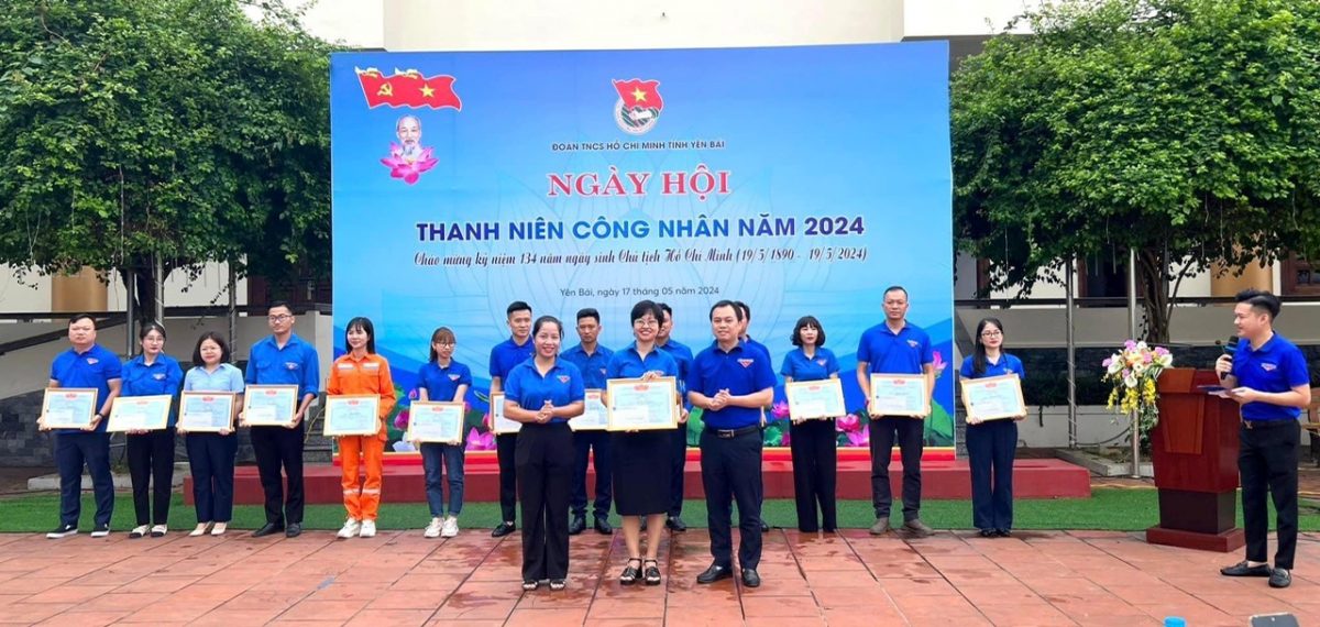 Đảng uỷ Khối ban hành Kế hoạch phát triển đảng viên năm 2025