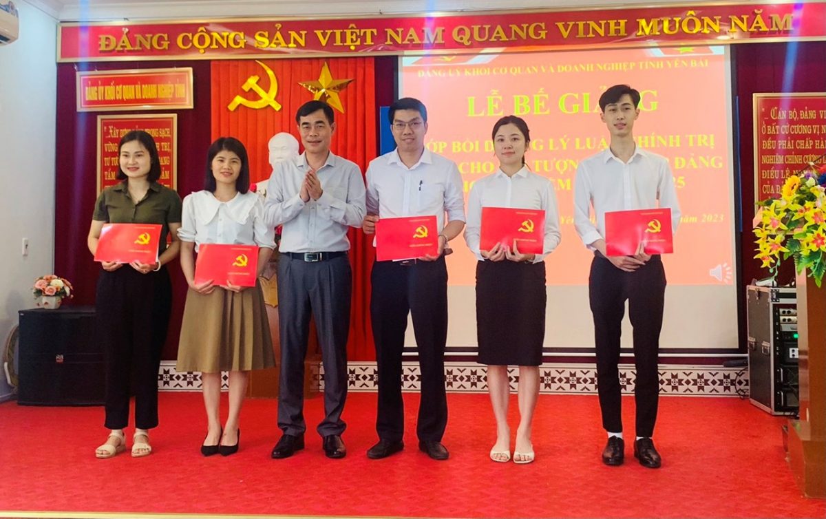 Kết quả thực hiện Đề án số 01 của Đảng uỷ Khối về “Tăng cường công tác bồi dưỡng lý luận chính trị, bồi dưỡng nghiệp vụ xây dựng Đảng và cập nhật kiến thức mới cho cán bộ, đảng viên giai đoạn 2022 – 2025”